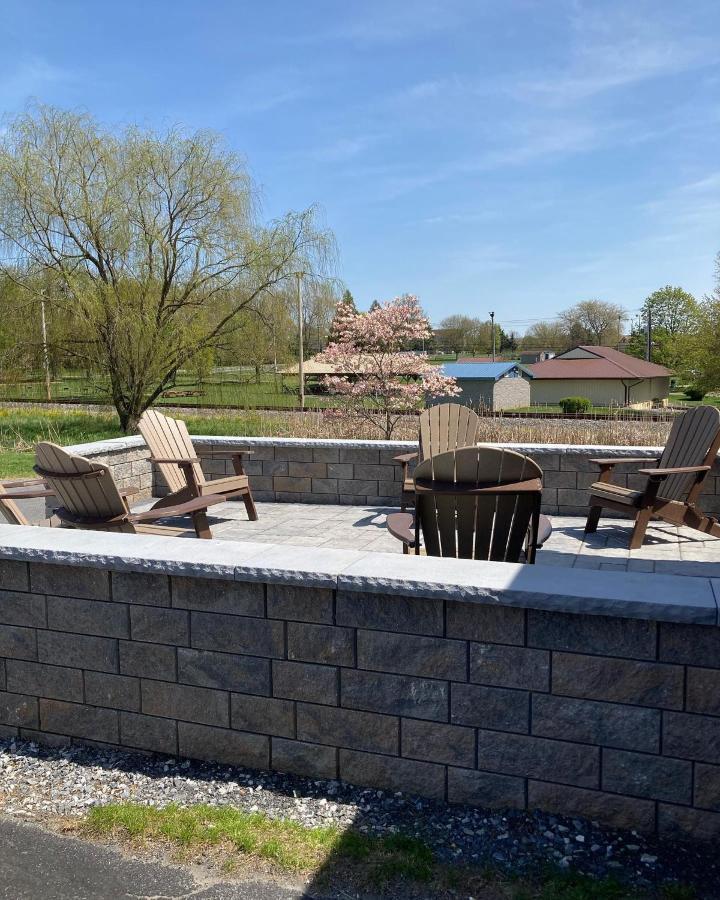 Country Squire Inn And Suites New Holland Eksteriør billede