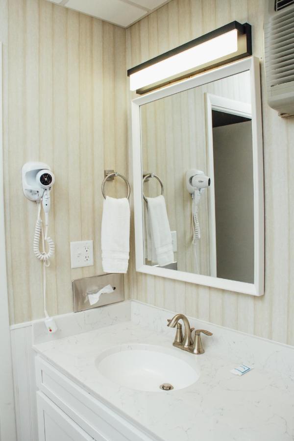 Country Squire Inn And Suites New Holland Eksteriør billede