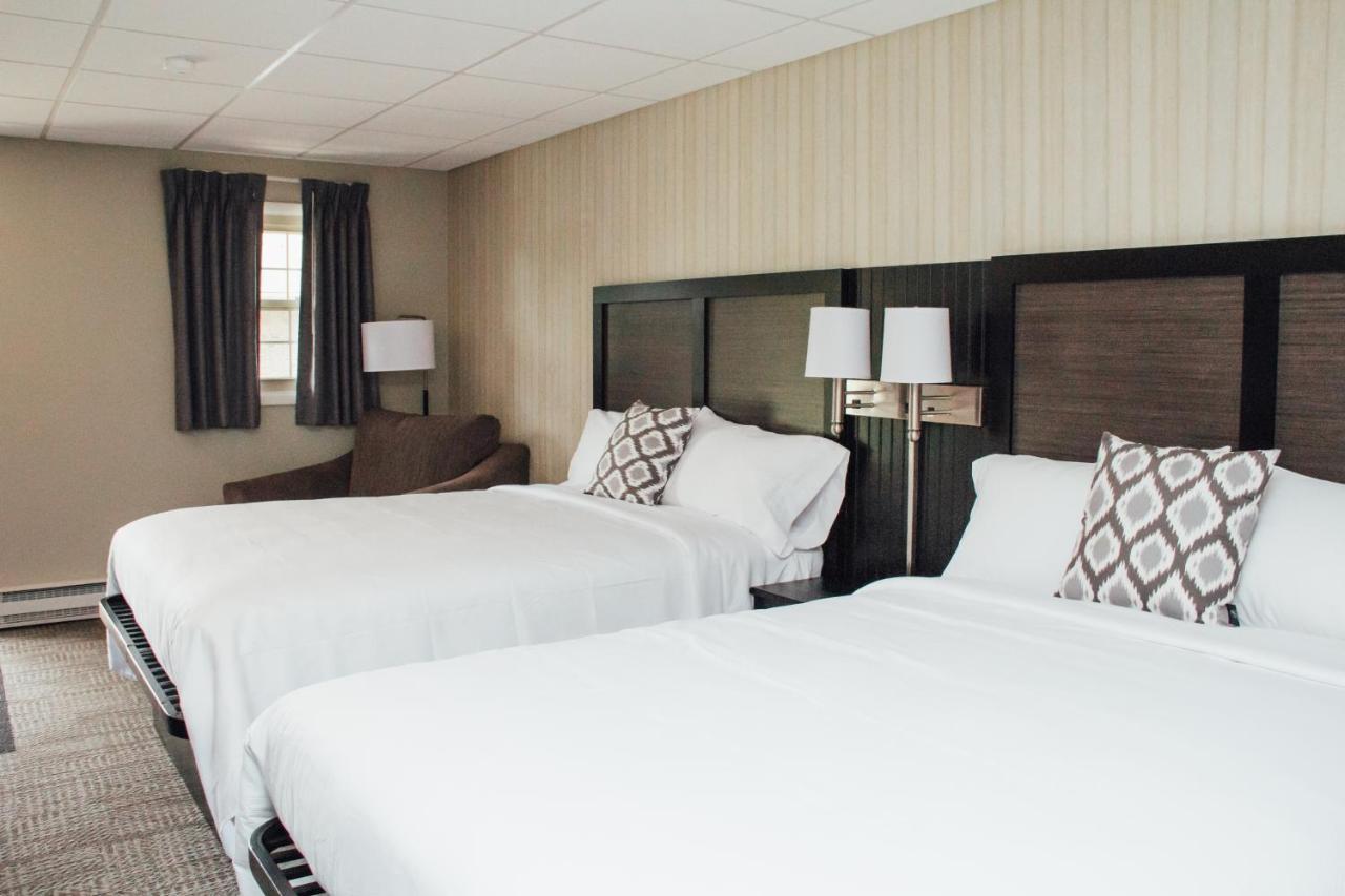 Country Squire Inn And Suites New Holland Eksteriør billede
