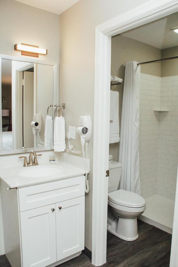 Country Squire Inn And Suites New Holland Eksteriør billede