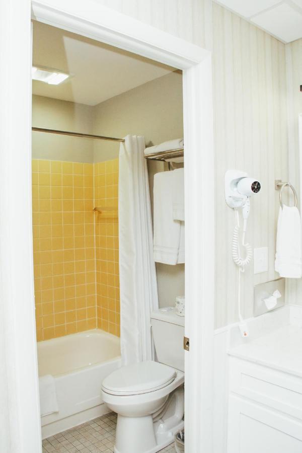 Country Squire Inn And Suites New Holland Eksteriør billede