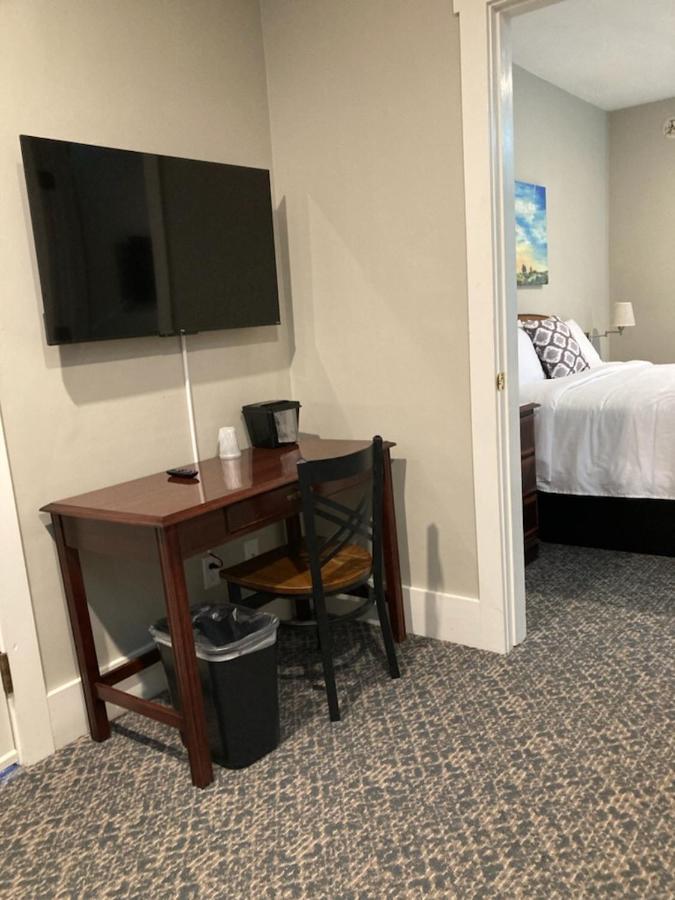 Country Squire Inn And Suites New Holland Eksteriør billede
