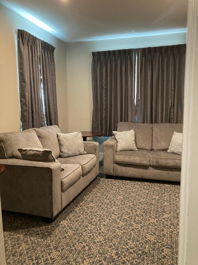 Country Squire Inn And Suites New Holland Eksteriør billede