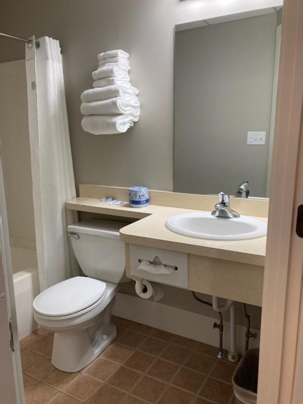 Country Squire Inn And Suites New Holland Eksteriør billede