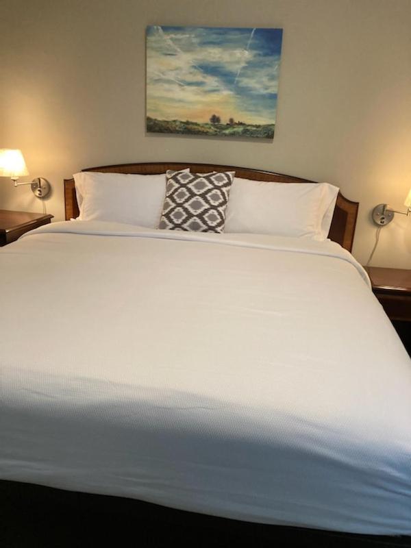 Country Squire Inn And Suites New Holland Eksteriør billede