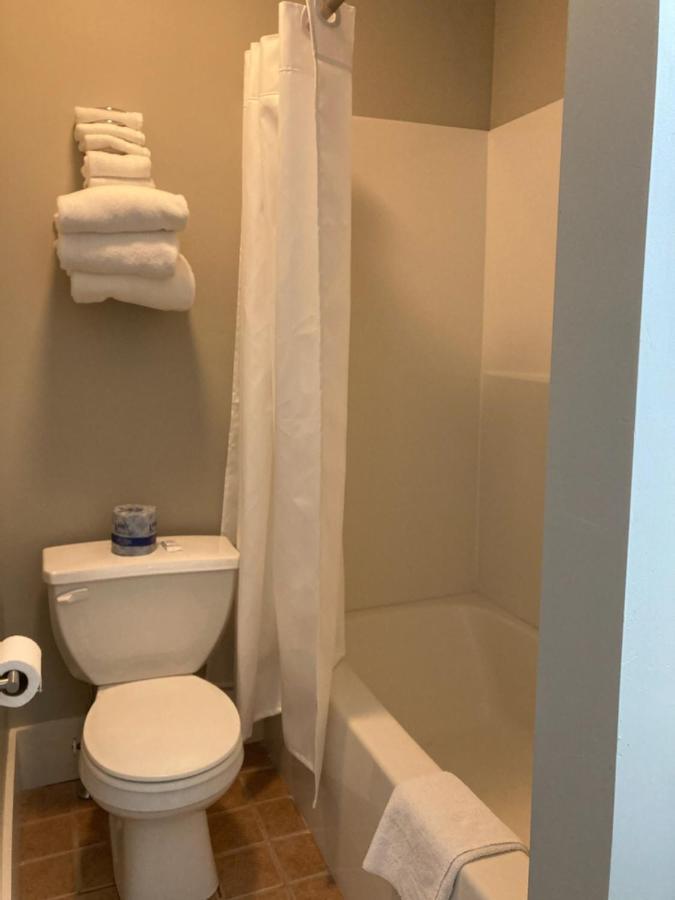 Country Squire Inn And Suites New Holland Eksteriør billede