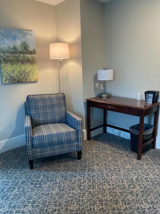 Country Squire Inn And Suites New Holland Eksteriør billede