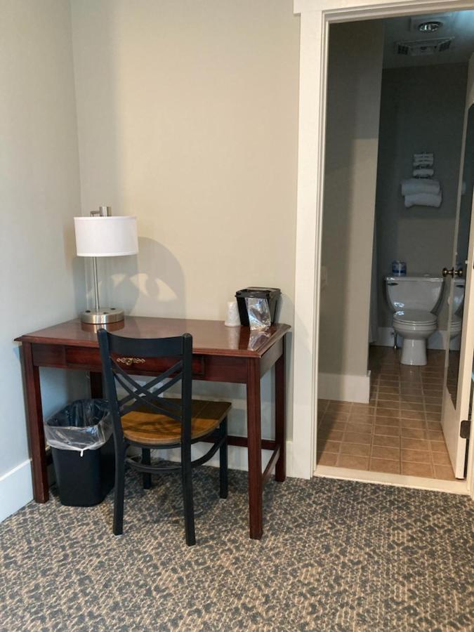 Country Squire Inn And Suites New Holland Eksteriør billede