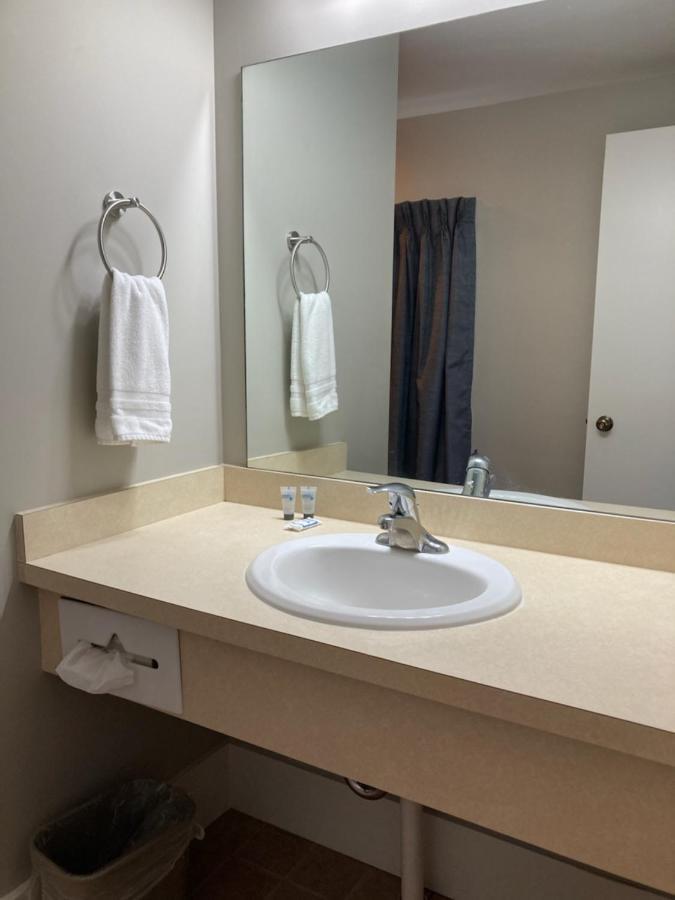Country Squire Inn And Suites New Holland Eksteriør billede