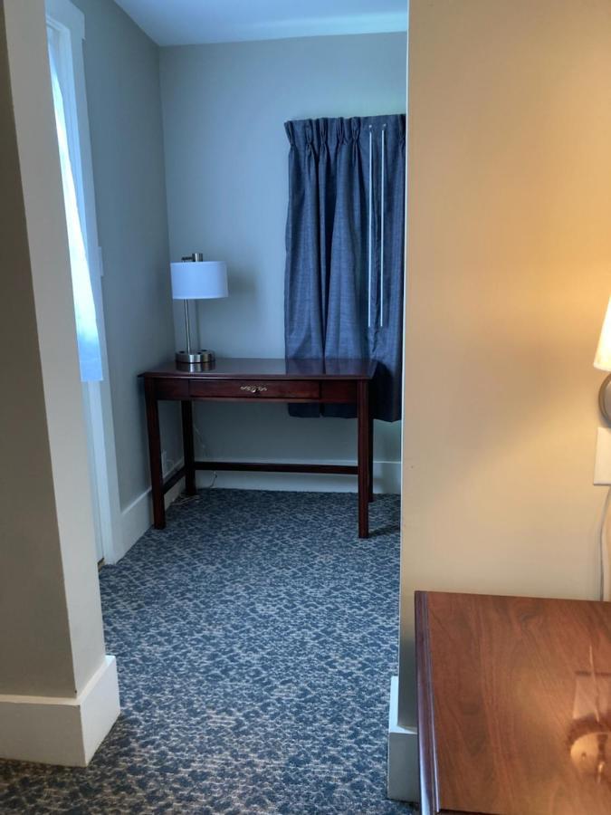 Country Squire Inn And Suites New Holland Eksteriør billede