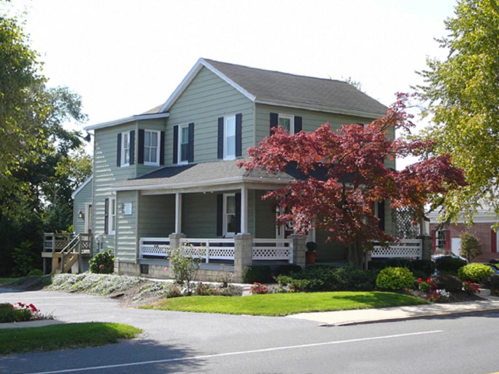 Country Squire Inn And Suites New Holland Eksteriør billede
