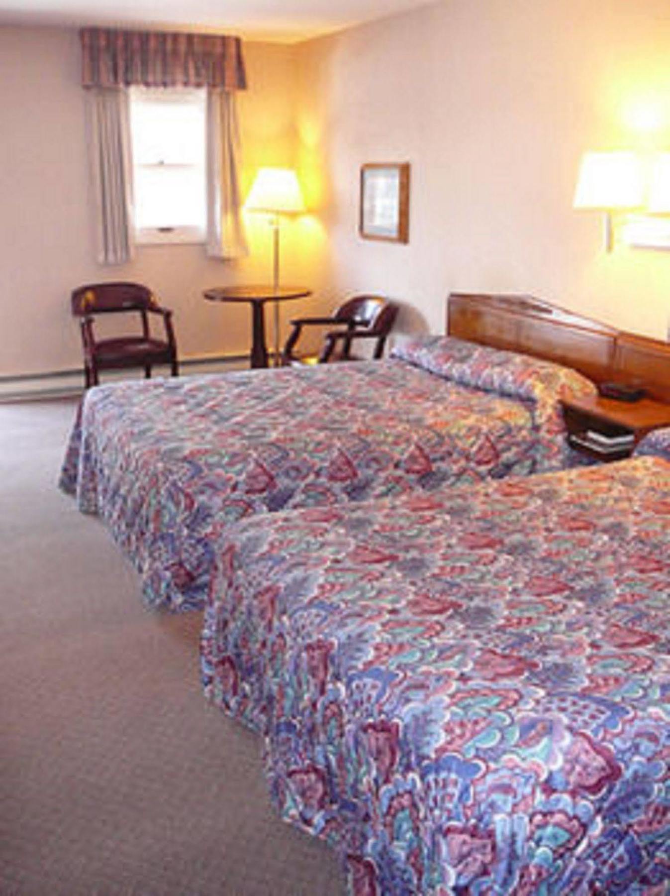 Country Squire Inn And Suites New Holland Eksteriør billede