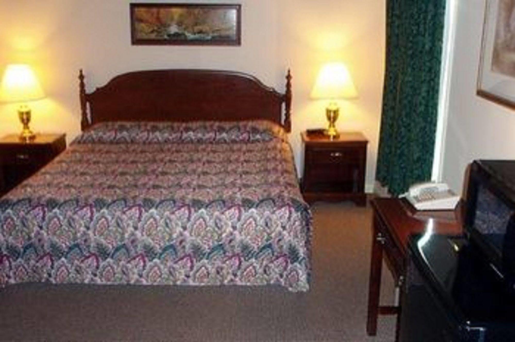 Country Squire Inn And Suites New Holland Eksteriør billede