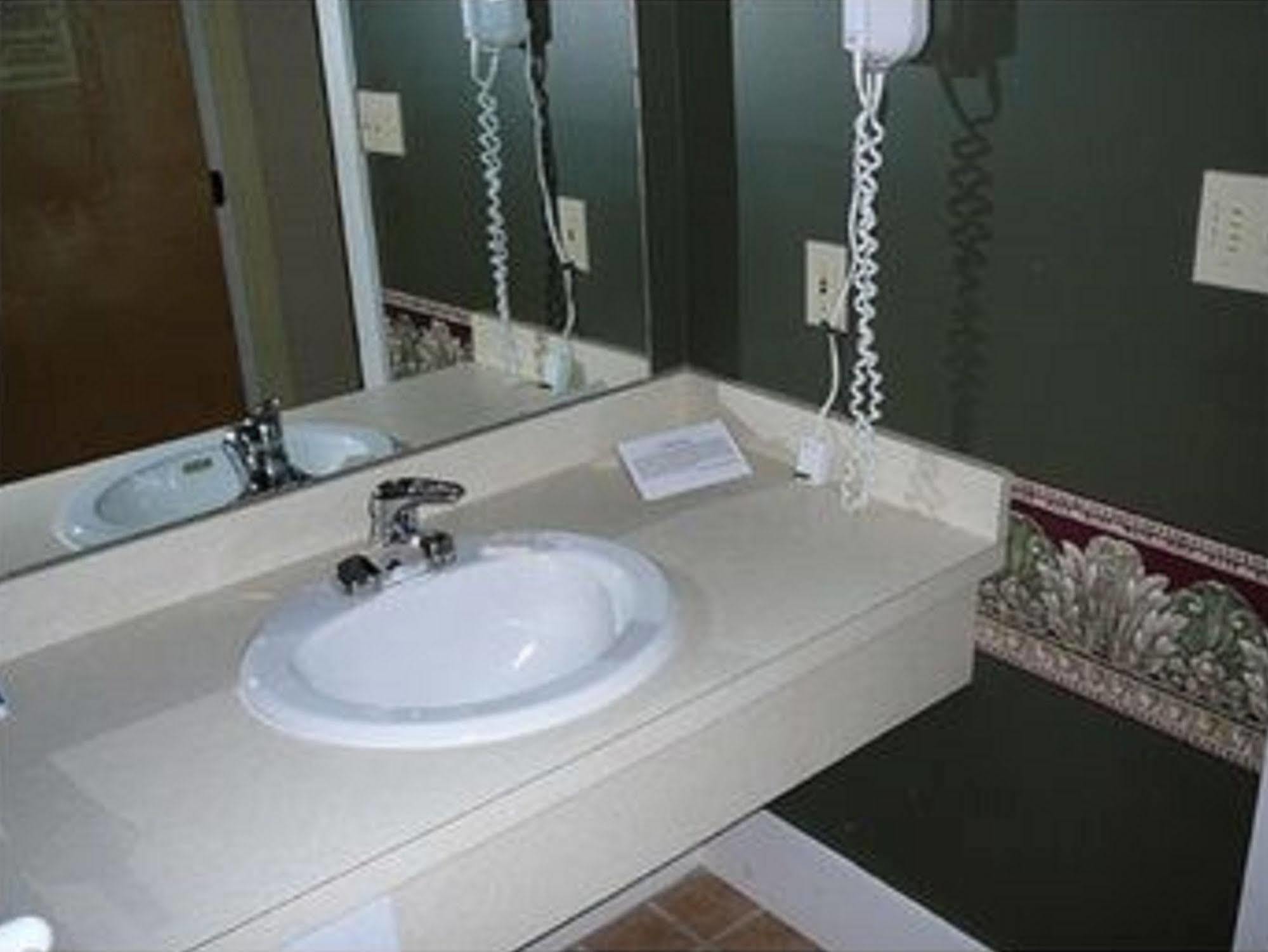 Country Squire Inn And Suites New Holland Eksteriør billede